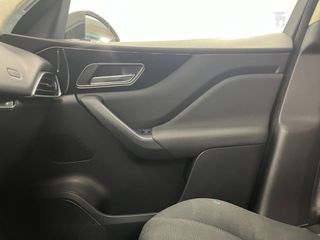 Jaguar F-Pace 2.0i4D Pure RWD 163cv Manual