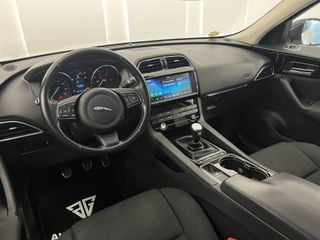 Jaguar F-Pace 2.0i4D Pure RWD 163cv Manual