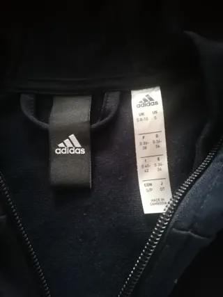 Chaqueta deportiva Adidas con capucha