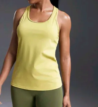 Camiseta deportiva mujer. NUEVA