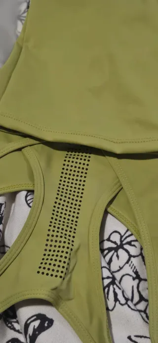 Camiseta deportiva mujer. NUEVA