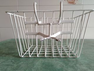 Cesta metálica para manillar de bicicleta