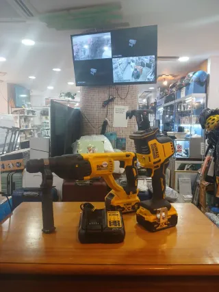 Taladro Percutor y Sierra Sable Dewalt
