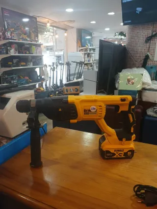 Taladro Percutor y Sierra Sable Dewalt