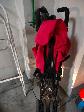 Silla de paseo plegable roja