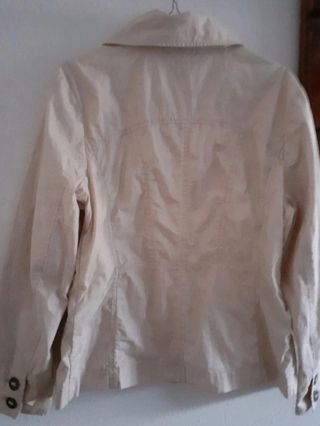 Gabardina corta crema de lino y algodón