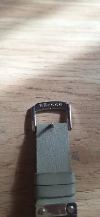 Reloj deportivo ellesse