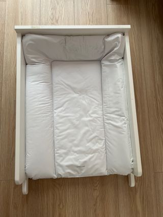 Cambiador para bebé blanco con colchón