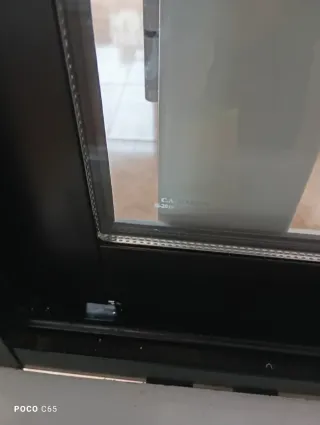 Ventana aluminio color negro corredera