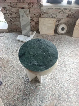 Tavolo rotondo in marmo verde India