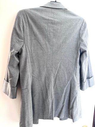 Americana gris y negra