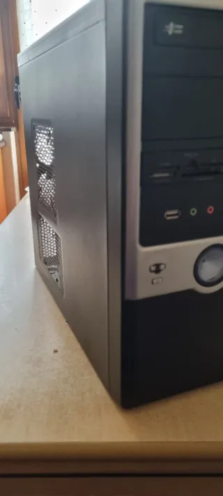 Pc Escritorio (Sin disco duro o para piezas, leer)