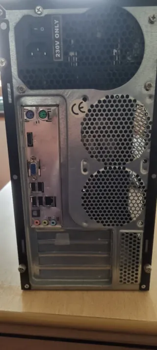 Pc Escritorio (Sin disco duro o para piezas, leer)