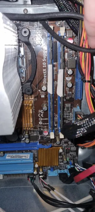Pc Escritorio (Sin disco duro o para piezas, leer)
