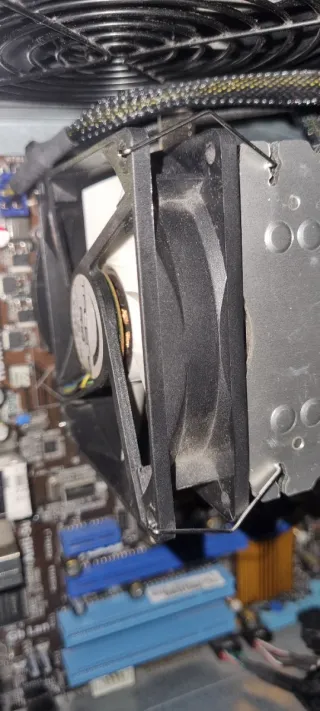 Pc Escritorio (Sin disco duro o para piezas, leer)