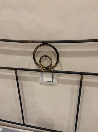 Cabecero de forja negro y dorado