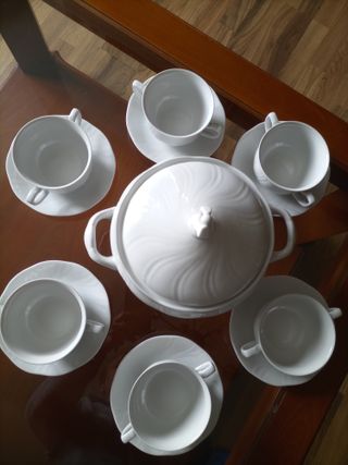 Sopera de porcelana blanca