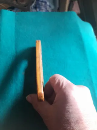 Partepiñones de madera tallado antiguo