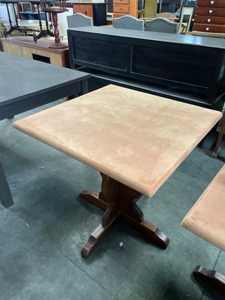 Mesa de bar de madera