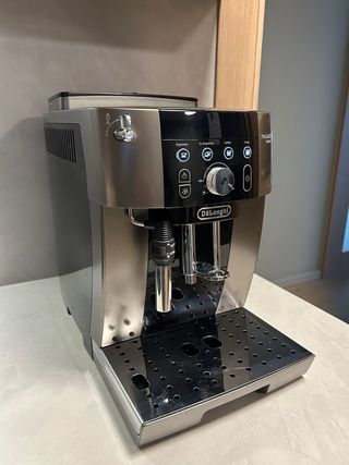 Cafetera DeLonghi Magnifica Smart