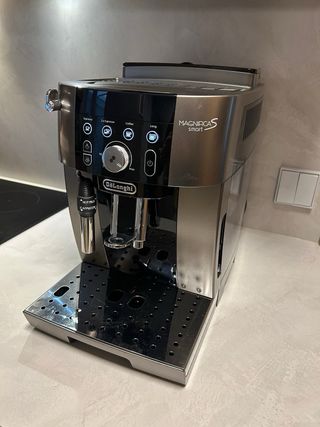 Cafetera DeLonghi Magnifica Smart
