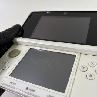 nintendo 3ds bianco con 2 giochi e accessori