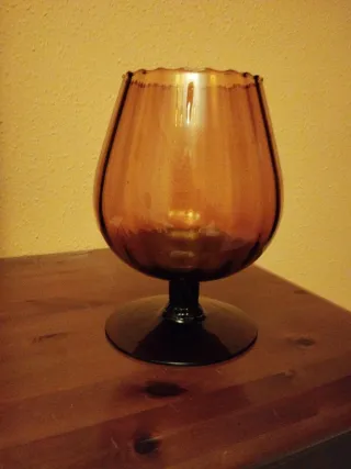 Jarra/Copa de cristal ámbar.