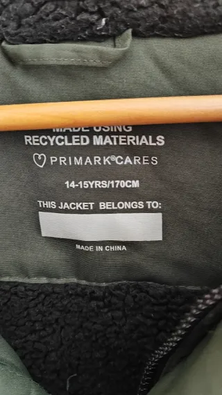 Abrigo niño verde con capucha