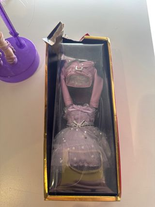 Muñeca Rainbow High Violeta con Accesorios