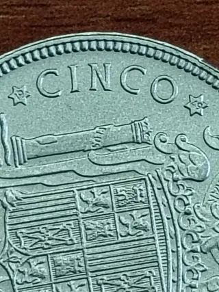 Moneda de 5 Pesetas de Franco del año 1949.