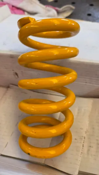Muelle amortiguador amarillo
