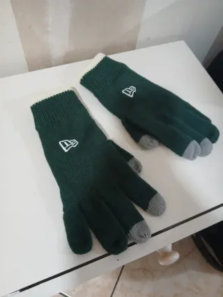 Guanti New Era nuovi