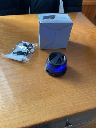 Altavoz G200 Magnético Ultra-Portátil LED