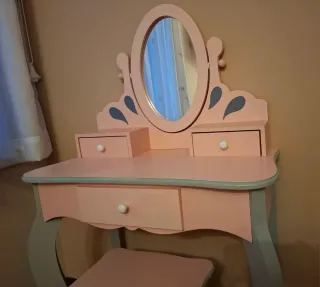 Tocador infantil de madera rosa