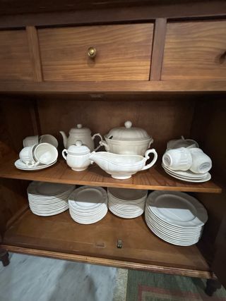 Vajilla San Claudio 77 piezas.