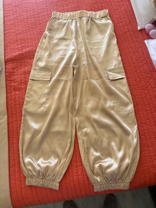 Pantalones cargo satinados mujer beige