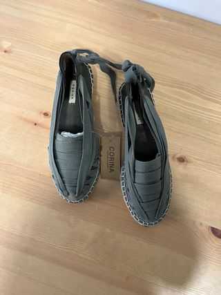 Alpargatas Corina con tiras