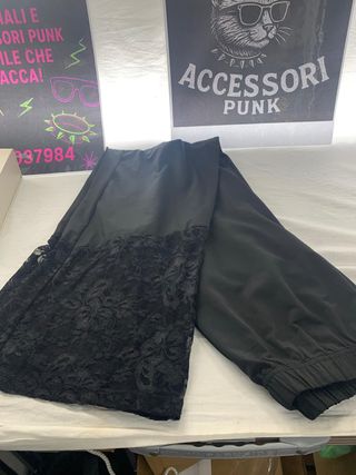 Pantaloni neri con pizzo
