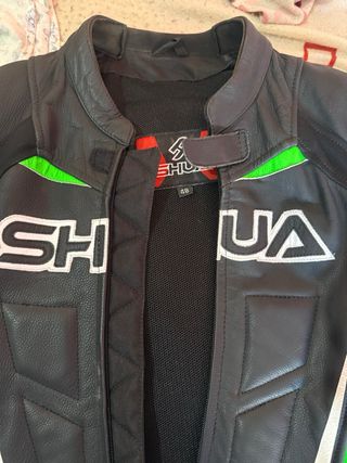 Mono de moto SHUA y botas Bela