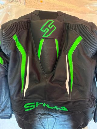 Mono de moto SHUA y botas Bela