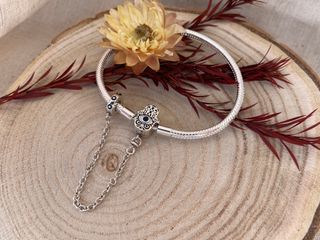 Pulsera Mano de Fátima con cadena de seguridad