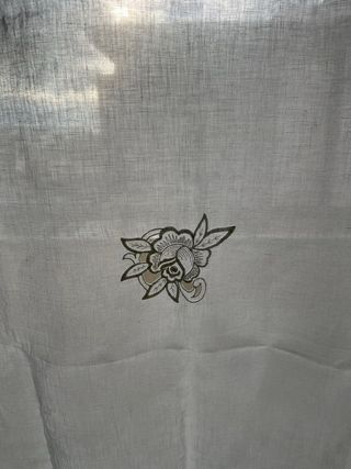 Tenda lino ricamata con fiori