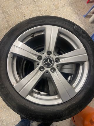 Llantas Mercedes 17” con neumáticos