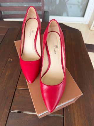 Zapatos de tacón rojos