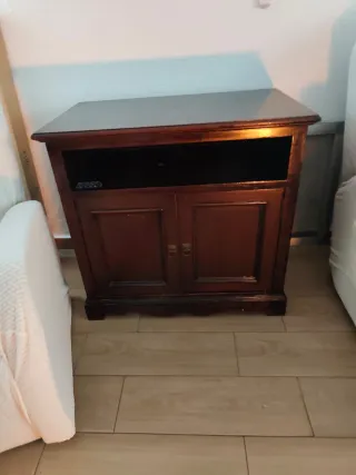 Mesa camilla redonda con sus 4 sillas y aparejador