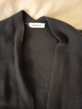 Capa poncho negra con flecos