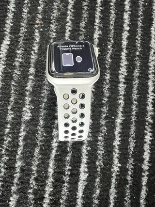 Apple Watch SE 44mm  Version Nike GPS Plata.