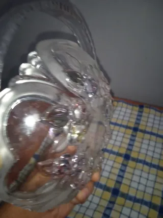 Cesta de cristal decorada con flores