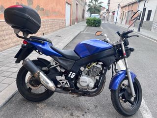 Daelim Roadwin 125 FI con maleta, ITV EN VIGOR