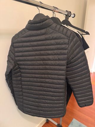 Chaqueta BOSS acolchada negra hombre